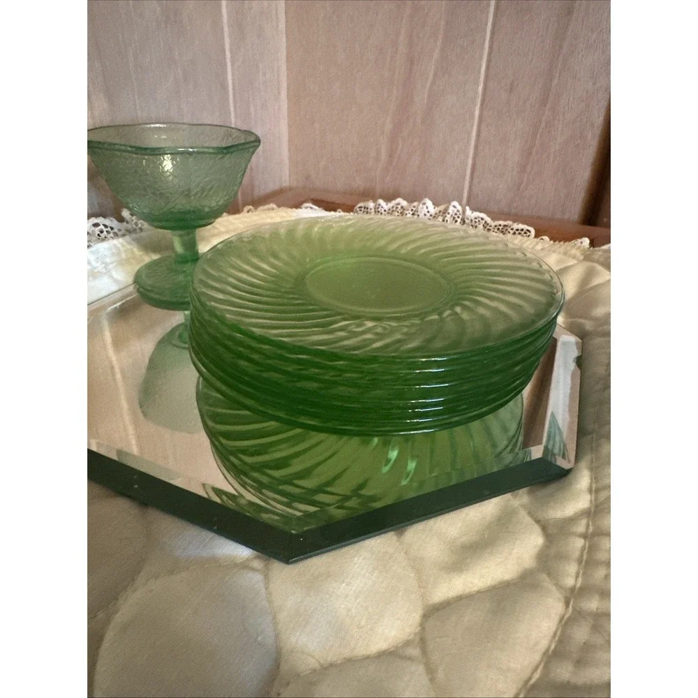 vintage footed sherbet cup made from green crackle vaseline Uranium‎ glass